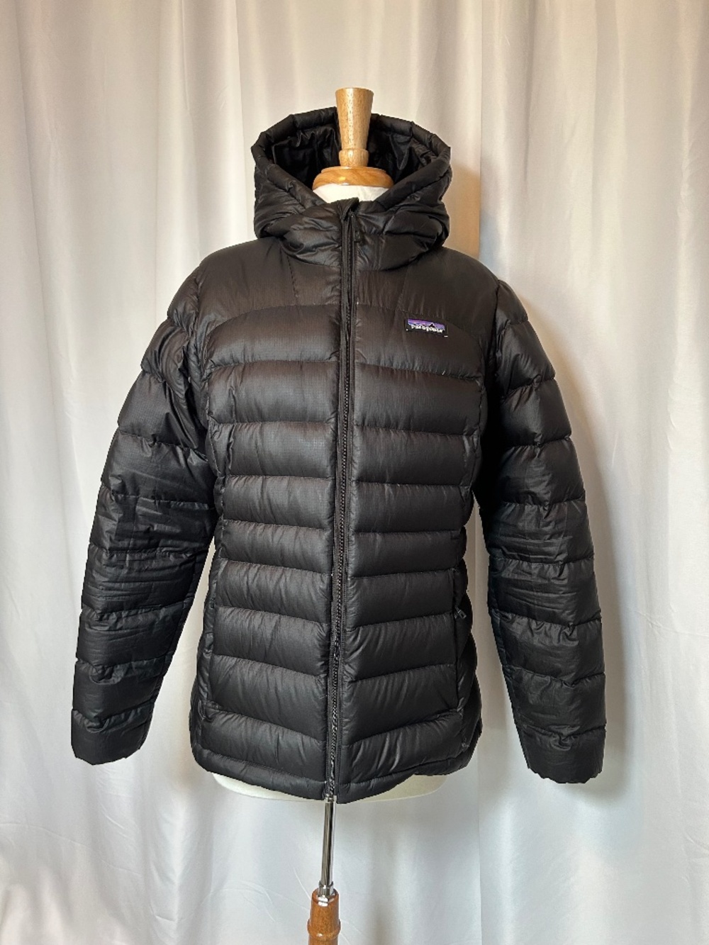 BLACK PATAGONIA HI-LOFT HOODY - SIZE LARGE